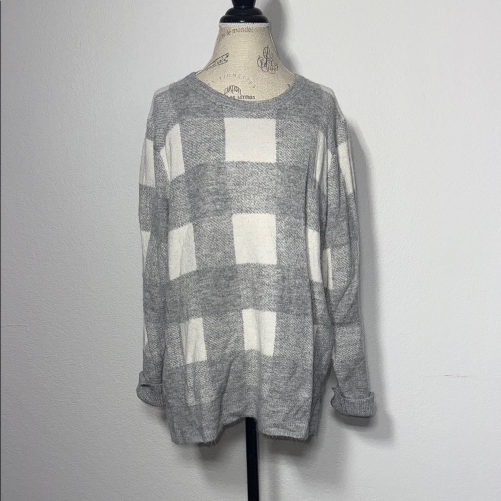 Old Navy Gray and Cream Plaid Crewneck Sweater